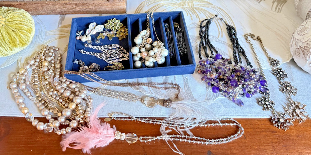 Costume Fashion Gold Tone Crystal & Pearl Earrings & Necklaces Lot